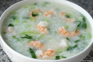 虾仁青菜粥正宗做法_新鲜虾仁青菜粥，鲜嫩可口，简单易做！