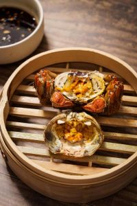 螃蟹要蒸几分钟能熟_蒸螃蟹多久？大小不同时间不同，水开后计时！