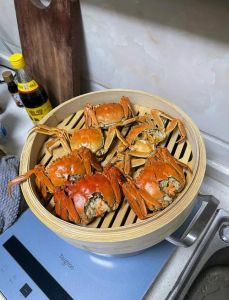 螃蟹蒸几分钟可以熟透_6-15分钟大火快蒸，吃前盐水泡！