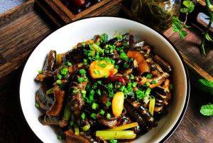 黄鳝红烧肉的家常做法_鲜香下饭，暖心暖胃