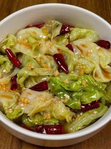 干煸包菜家常做法_干煸包菜，香脆下饭，家常美味！