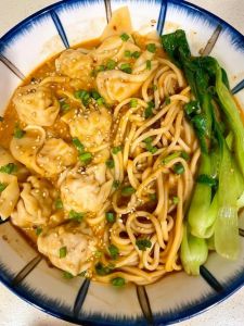 馄饨面的家常做法_皮馅汤包全攻略