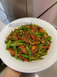 辣子肉的做法_五花肉黄豆辣椒炒着吃