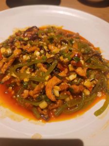 鱼香肉丝放郫县豆瓣酱_家常鱼香肉丝，豆瓣酱是关键！