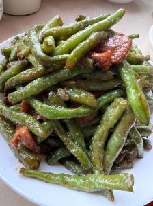 豆王炖肉的做法_家常美味，软糯豆角配香浓肉