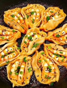 虾饺锅贴的做法_香酥可口，外皮薄馅足，煎出爆汁美味
