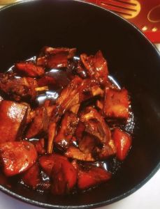 红焖羊腿肉家常做法_红焖羊腿肉，去膻香浓，暖身美味
