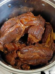 酱牛肉家常做法_选对肉+腌够时+慢炖煮软烂入味