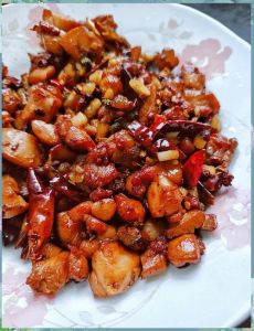 辣炒仔鸡的家常做法_香辣下饭家常菜
