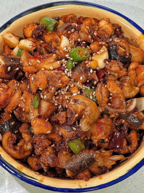 川味青椒小煎鸡的家常做法_川味小煎鸡，麻辣鲜香，快炒好滋味！