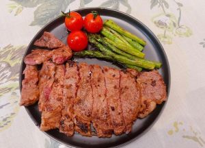 速冻牛眼肉做牛排怎么处理_速冻牛眼肉煎牛排，嫩滑多汁做法
