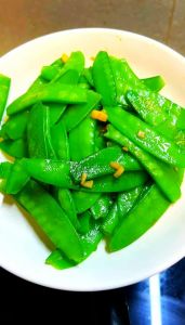 素炒荷兰豆正宗做法_脆藕荷兰豆，清甜爽口简单菜