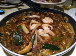 闽南炒冬粉的家常做法_比蚂蚁上树还香，海鲜蔬菜蒜苗，口感丰富！