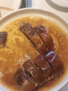 酸梅酱焖鹅的做法最正宗的做法_酸梅酱焖鹅，香浓入味，拌饭绝绝子！