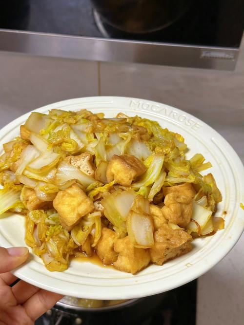 炒白菜可以放黄豆酱吗_黄豆酱炒白菜炖大骨，美味调味好选择