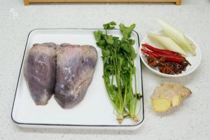 猪心怎么处理才干净_清洗猪心四步搞定，去腥入味好方法