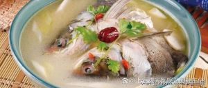 鲤鱼汤和鲫鱼汤哪个蛋白含量高_鲤鱼鲫鱼汤哪个蛋白质多？看情况！
