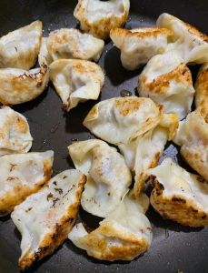 已经熟的饺子怎么煎_火候油量与搭配