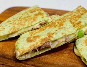 牛肉饼用哪个部位的肉_牛肉饼怎么选肉？肥瘦73手工剁，加料煎出香！