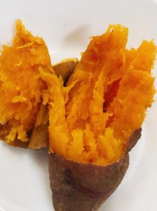 微波炉烤红薯正确方法需几分钟_微波炉烤红薯，外韧内软小窍门