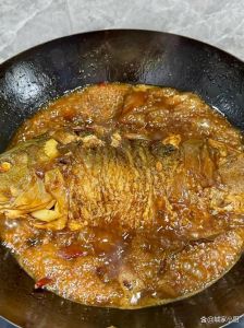 鲤鱼炖多久能熟透_大火烧开转小火，鲜嫩可口易熟透