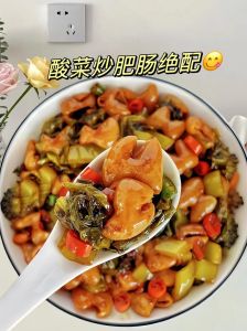 淘米水泡酸菜的家常做法_淘米水泡酸菜，简单又开胃！