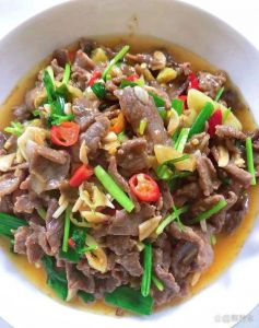 小米辣牛肉末的做法_湘菜经典，香辣鲜嫩家常菜