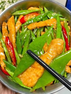扁豆的做法大全家常_扁豆做法多样，炒炖皆宜，健脾又低卡！