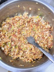 小白菜猪肉饺子馅的做法_焦脆香酥饺子，花椒油激发小白菜猪肉馅料香