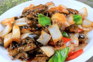 洋葱炒鳝丝正宗做法_家常美味，做法简单