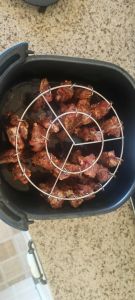 家常炸羊肉串的做法_羊肉冷冻切块易炸不干，腌料去腥增香，炸出外焦里嫩