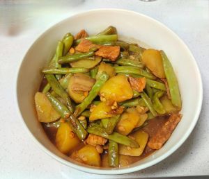 土豆炖豆角的家常做法东北_食材百搭营养好，家常美味不可少