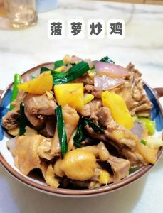 菠萝做菜的家常做法_咕咾肉排骨鸡翅牛肉粒炒饭