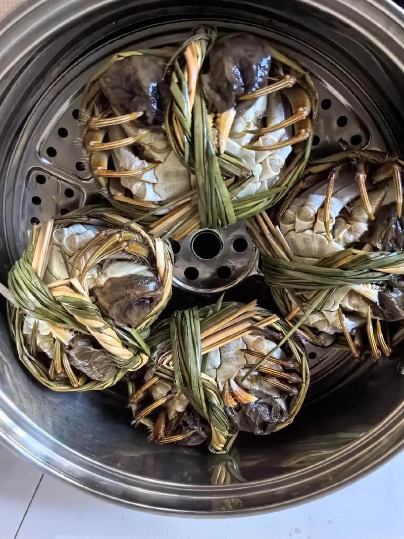 隔水蒸螃蟹的正确方法_防掉腿保黄流失冷水下锅精准时间 隔水蒸螃蟹的正确方法_防掉腿保黄流失冷水下锅精准时间