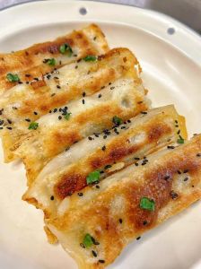 锅贴饼的做法大全_外脆内软，家常美味！
