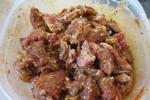 电饼铛烤羊肉的腌制_腌羊肉选对料和时间，烤才香嫩多汁
