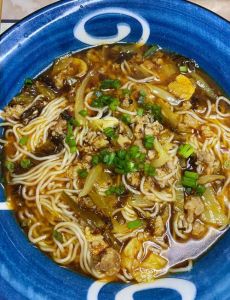 酸菜肉沫面条的家常做法_酸菜肉沫面，开胃暖身家常菜