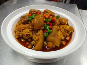 南乳猪手家常做法_聪米压力锅40分钟炖出软糯南乳猪手，美味快捷！
