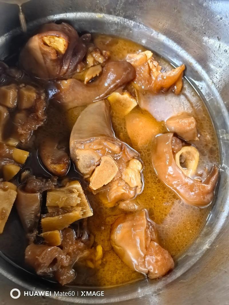 四川牛脚的家常做法_香辣牛脚炖牛油，软糯入味好滋味！