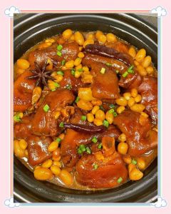 电饭锅花生炖猪手的家常做法_花生黄豆焖猪手，软糯入味，电饭锅砂锅皆可！