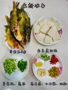 家常鱼炖豆腐的做法_鱼头豆腐汤做法，酸爽鲜美易学