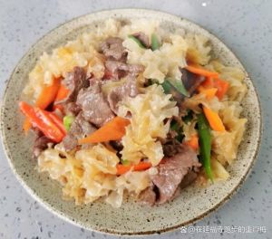 银耳炒肉家常做法_家常美味，做法简单