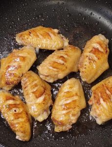 家常煎鸡中翅的做法_香煎鸡翅做法，简单美味易上手