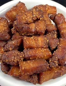 五花肉炸酥肉的做法_选肉切条挂糊炸，酥脆可口超简单！
