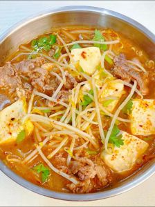 水豆腐牛肉做法多，炖煮水煮做肉圆