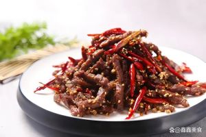 干煸香辣牛肉丝的家常做法_香辣干煸牛肉丝，下饭又解馋！