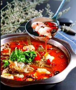 冷锅鱼正宗底料做法_清洗腌制+炒香底料+热油泼辣