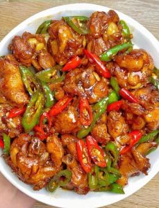 家常炒辣子鸡怎么炒_家常辣子鸡，外脆里嫩，麻辣鲜香！