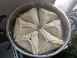 蒸糖三角不开口的技巧_糖三角防漏窍，蒸出完美童年味