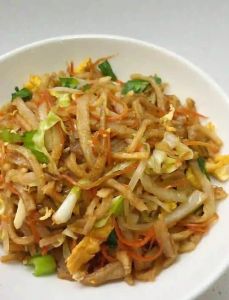 炒饼丝荤素搭配的做法_虾仁炒饼丝，鲜甜爽口，做法简单！